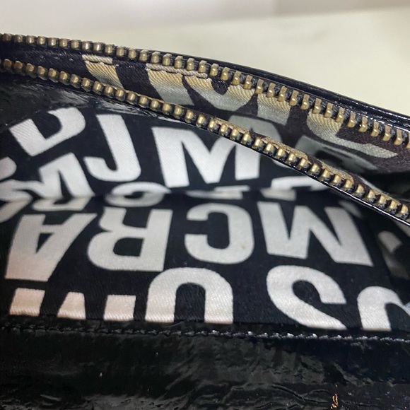 MARC JACOBS wallet. Black. Gold Hardware. Multiple compartments on both sides. - Picture 6 of 7
